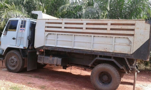 รถอีซูซุ 6 ล้อดั้ม 195 แรงม้า. ปี 39 สนใจติดต่อ 081 - 6079515 รถอีซูซุ 6 ล้อดั้ม 195 แรงม้า. ปี 39 สนใจติดต่อ 081 - 6079515