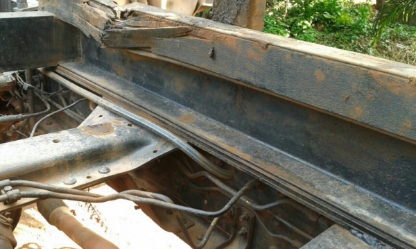 รถอีซูซุ 6 ล้อดั้ม 195 แรงม้า. ปี 39 สนใจติดต่อ 081 - 6079515 รถอีซูซุ 6 ล้อดั้ม 195 แรงม้า. ปี 39 สนใจติดต่อ 081 - 6079515