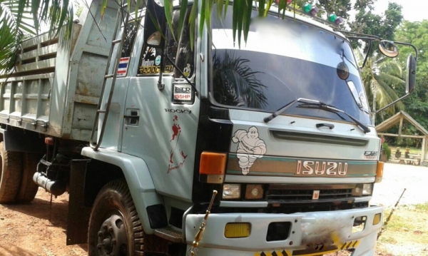 รถอีซูซุ 6 ล้อดั้ม 195 แรงม้า. ปี 39 สนใจติดต่อ 081 - 6079515 รถอีซูซุ 6 ล้อดั้ม 195 แรงม้า. ปี 39 สนใจติดต่อ 081 - 6079515