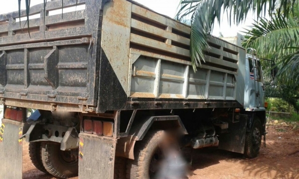 รถอีซูซุ 6 ล้อดั้ม 195 แรงม้า. ปี 39 สนใจติดต่อ 081 - 6079515 รถอีซูซุ 6 ล้อดั้ม 195 แรงม้า. ปี 39 สนใจติดต่อ 081 - 6079515