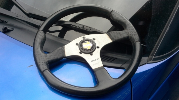 พวงมาลัย MOMO RACE วง 13" ขอบหนัง Made in Italy