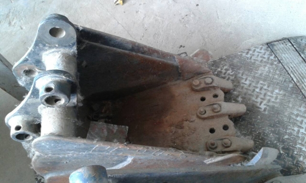 ขายบุ้งกี่รถขุด ราคา 13000 บาท ( 3 ลูก ) ขายบุ้งกี่รถขุด ราคา 13000 บาท ( 3 ลูก )