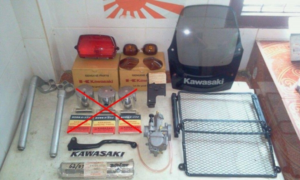 ลด+โล๊ะ ส่งฟรีทุกชิ้น!! สาวก Kawasaki 2T เชิญทางนี้!!