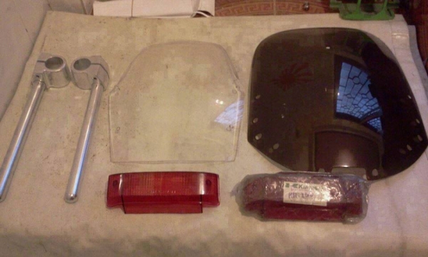 ลด+โล๊ะ ส่งฟรีทุกชิ้น!! สาวก Kawasaki 2T เชิญทางนี้!!