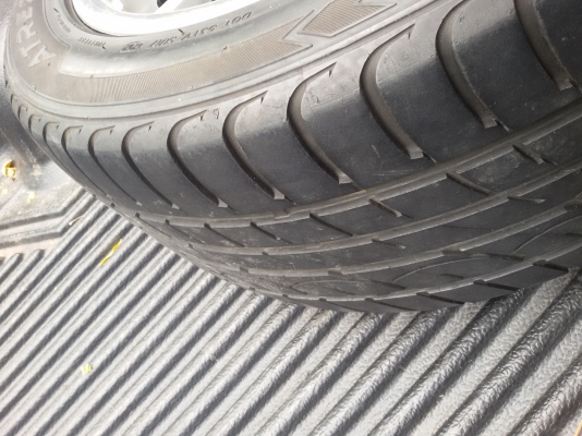 ขายล้อพร้อมยางขอบ 18 ยางปี12 255/45/18 ขาย 1000 บาท ขายล้อพร้อมยางขอบ 18 ยางปี12 255/45/18 ขาย 1000 บาท