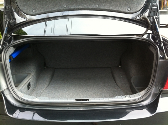 BMW SERIES 320iSE E90 แต่งสวยเลยคับ พร้อมใช้