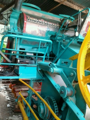 ขายรถเกี่ยวข้าวลาดบัวหลวงสภาพสวย ขายรถเกี่ยวข้าวลาดบัวหลวงสภาพสวย