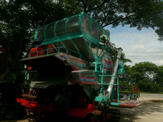 ขายรถเกี่ยวข้าวลาดบัวหลวงสภาพสวย ขายรถเกี่ยวข้าวลาดบัวหลวงสภาพสวย