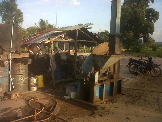 ขายเครื่องสัปไม้ รุ่น ๕ ใบมีด ไม้หน้า๒ถึงหน้า๘บดได้สบายที่สำคัญราคาสมเหตุสมผลซื้อวันนี้แถมที่ส่งในจังหวัดอุบล ตันละ1200 บาท โทรสอบถามได้ครับ