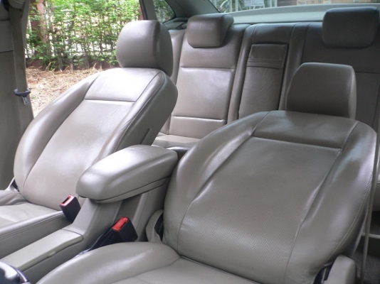 ขายรถ FORD FOCUS 1.8 GHIA ABS AIRBAG2 แอร์ดิจิตอล ตัว TOP ปี06 เกียร์ออโต้ 2ระบบ  ติดแก๊สหัวฉีด LPG