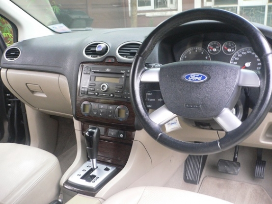 ขายรถ FORD FOCUS 1.8 GHIA ABS AIRBAG2 แอร์ดิจิตอล ตัว TOP ปี06 เกียร์ออโต้ 2ระบบ  ติดแก๊สหัวฉีด LPG