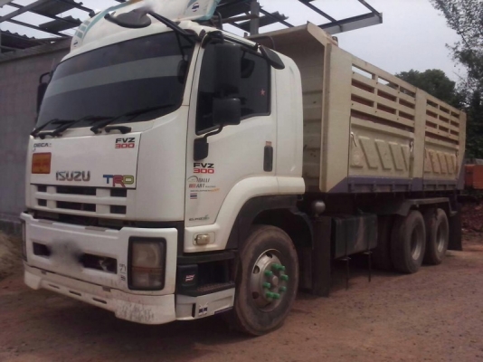 รถอีซูซุ 10 ล้อดั้ม FVZ  300 แรงม้า. ปี 52  ( รถวิ่ง 2xx,xxx กม. )   สนใจติดตื่อ 081 - 6079515