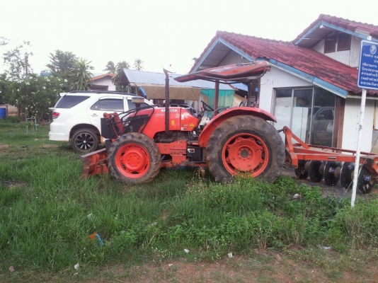 รถไถนา KUBOTA M7040 -70แรงม้า ปี48 มีผาน5+ดันหน้าเล่มทะเบียน รถไถนา KUBOTA M7040 -70แรงม้า ปี48 มีผาน5+ดันหน้าเล่มทะเบียน