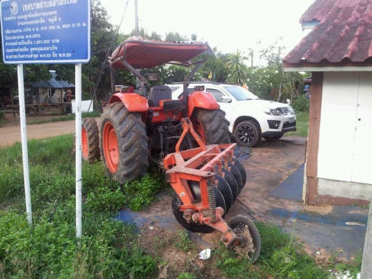 รถไถนา KUBOTA M7040 -70แรงม้า ปี48 มีผาน5+ดันหน้าเล่มทะเบียน รถไถนา KUBOTA M7040 -70แรงม้า ปี48 มีผาน5+ดันหน้าเล่มทะเบียน