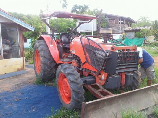 รถไถนา KUBOTA M7040 -70แรงม้า ปี48 มีผาน5+ดันหน้าเล่มทะเบียน รถไถนา KUBOTA M7040 -70แรงม้า ปี48 มีผาน5+ดันหน้าเล่มทะเบียน
