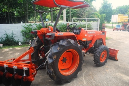 ขายรถไถ Kubota L 3408 (4WD) พร้อมดันหน้าคานบนและผานหลัง สีเดิม