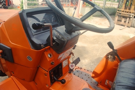 ขายรถไถ Kubota L1- 28 (4WD) พร้อมอุปกรณ์หลัง 1ชิ้น สีเดิมๆพร้อมใช้งาน ขายรถไถ Kubota L1- 28 (4WD) พร้อมอุปกรณ์หลัง 1ชิ้น สีเดิมๆพร้อมใช้งาน