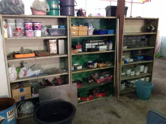 ขายชั้นวางของแบบเหล็ก สภาพสวย 3 ชุดครับ ขายเหมาหมด 2000 ครับ