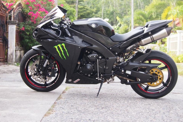 R1ปี2009 ทะเบียนแท้ตอง8 สเปคเมกาครับ กุญแจ3ดอก แคปล่าทั้งคัน พร้อมของแต่งอีกจุใจ