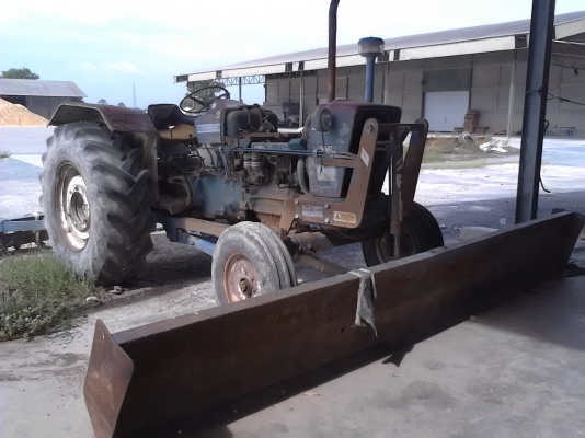 ขายเหมาถูกๆๆ 2 คันละ 250,000 บาท ครับ รถฟอร์ด 6015 T1 มี ผานดันหน้า ผาน 3 และ ผาน 7 ครับ รถใช้งานได้ ทั้ง 2 คัน ครับ