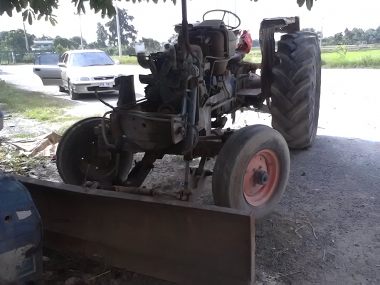 ขายเหมาถูกๆๆ 2 คันละ 250,000 บาท ครับ รถฟอร์ด 6015 T1 มี ผานดันหน้า ผาน 3 และ ผาน 7 ครับ รถใช้งานได้ ทั้ง 2 คัน ครับ