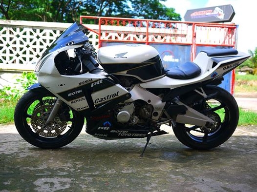 ขาย Cbr92 ตัวคาร์บูไฟฟ้า พร้อมทะเบียนแท้ไม่ขาดต่อ แฟริ่ง Rc211 สีไม่สวยคับแต่เครื่องสดเลยคับ ขาย Cbr92 ตัวคาร์บูไฟฟ้า พร้อมทะเบียนแท้ไม่ขาดต่อ แฟริ่ง Rc211 สีไม่สวยคับแต่เครื่องสดเลยคับ