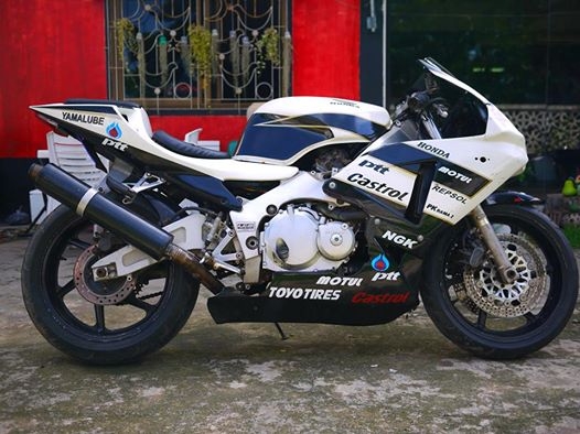 ขาย Cbr92 ตัวคาร์บูไฟฟ้า พร้อมทะเบียนแท้ไม่ขาดต่อ แฟริ่ง Rc211 สีไม่สวยคับแต่เครื่องสดเลยคับ ขาย Cbr92 ตัวคาร์บูไฟฟ้า พร้อมทะเบียนแท้ไม่ขาดต่อ แฟริ่ง Rc211 สีไม่สวยคับแต่เครื่องสดเลยคับ