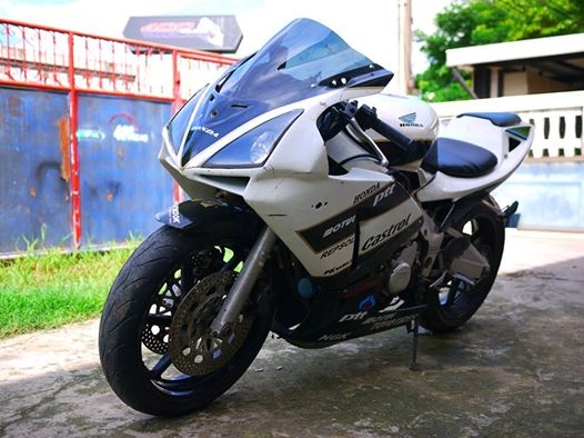 ขาย Cbr92 ตัวคาร์บูไฟฟ้า พร้อมทะเบียนแท้ไม่ขาดต่อ แฟริ่ง Rc211 สีไม่สวยคับแต่เครื่องสดเลยคับ