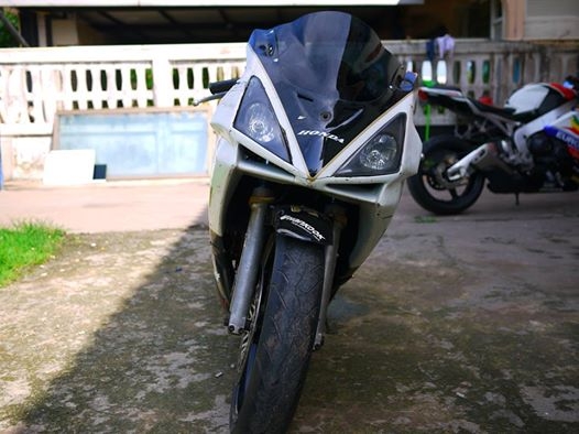 ขาย Cbr92 ตัวคาร์บูไฟฟ้า พร้อมทะเบียนแท้ไม่ขาดต่อ แฟริ่ง Rc211 สีไม่สวยคับแต่เครื่องสดเลยคับ ขาย Cbr92 ตัวคาร์บูไฟฟ้า พร้อมทะเบียนแท้ไม่ขาดต่อ แฟริ่ง Rc211 สีไม่สวยคับแต่เครื่องสดเลยคับ