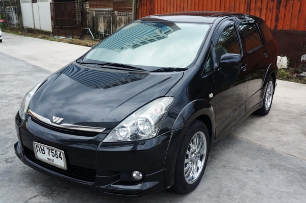 TOYOTA WISH 2004 ตัว TOP หลังคา sunloob ล้อ MAX แต่งสวยๆ ARIBAG คู่หน้า เบรค ABS เบาะหนังสภาพดี เครื่องแน่นๆ ช่วงล่างดี แอร์เย็น สีสวย ภายในสภาพสวย รถพร้อมใช้งาน จัดไฟแนนได้