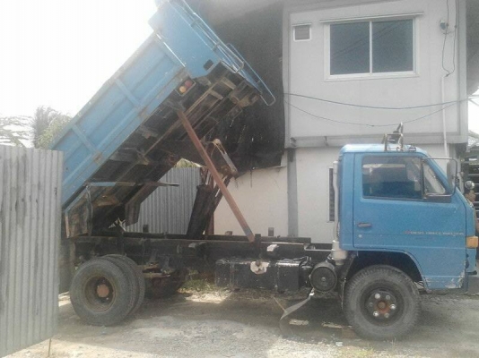 รถหกล้อNPR 125 เอฟหลัง สวย