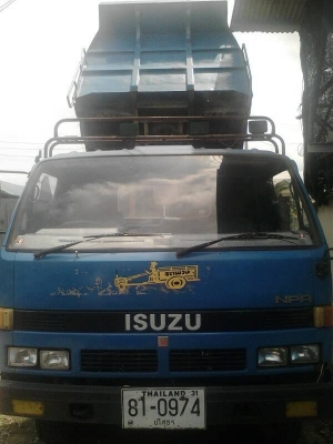 รถหกล้อNPR 125 เอฟหลัง สวย