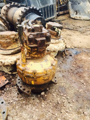 ขายด่วนมอเตอร์สวิง komatsu 200-3