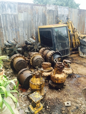 ขายด่วนมอเตอร์สวิง komatsu 200-3