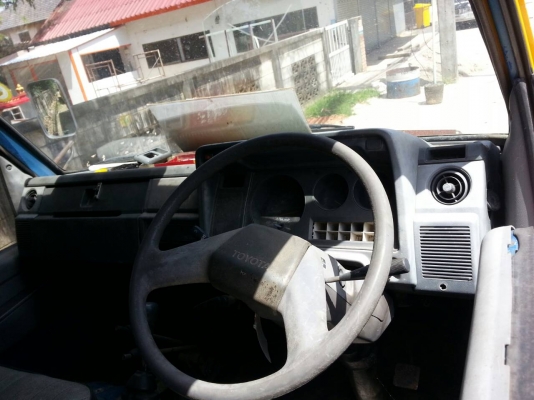 รถบรรทุก6ล้อดั้ม ยี่ห้อ TOYOTA รุ่น DYNA300