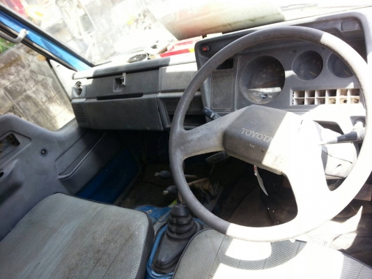 รถบรรทุก6ล้อดั้ม ยี่ห้อ TOYOTA รุ่น DYNA300