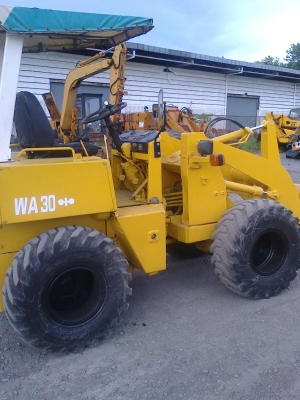 รถตักเอวอ่อน WA 30-2  ราคา300,000 บาท