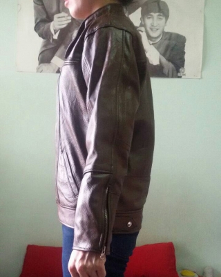 !!ขายเสื้อหนังคอจีนแขนซิบมีสีดำ/น้ำตาล ชายหญิงของใหมครับ