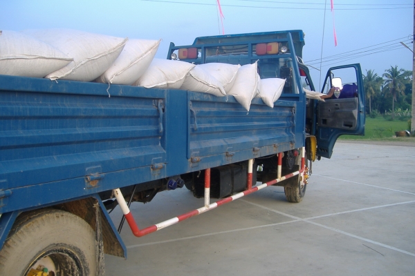 เทรเลอร์รถเกี่ยวเล็ก / แบคโฮ เล็ก  อีซูซุ 100 แรง  390000