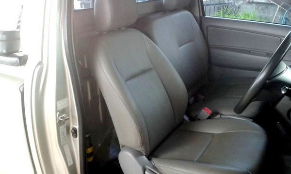 ขาย HILUX VIGO เครื่อง 2500 cc. รถใหม่ สวย มือเดียว สนใจติดต่อ 081-7494723