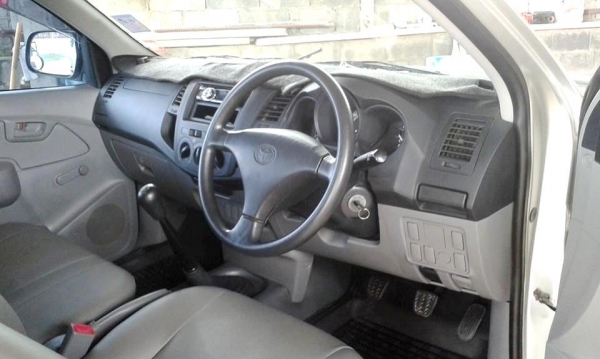 ขาย HILUX VIGO เครื่อง 2500 cc. รถใหม่ สวย มือเดียว สนใจติดต่อ 081-7494723