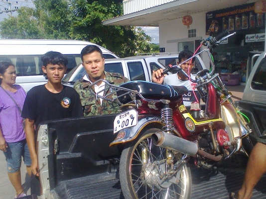 หลุดจองครับ ชาลี เครื่องเวฟ 110 สภาพดีขี่ได้ปกติ (เปลี่ยนท่อกับชุบฝาเครื่องก็หล่อเลยครับ) ไม่มี ท.บ แต่มีใบซื้อ-ขายให้ครับ ค่าตัว 14,500 บาท สนใจโทรสอบถาม 089-8054390 โอ๋ ลพบุรี