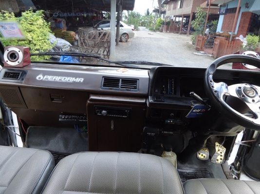 รถตู้  Toyota  hiace  เครื่องดี  1 jz  แก็ส lpg  ขับดี ประหยัด  กระจกไฟฟ้า