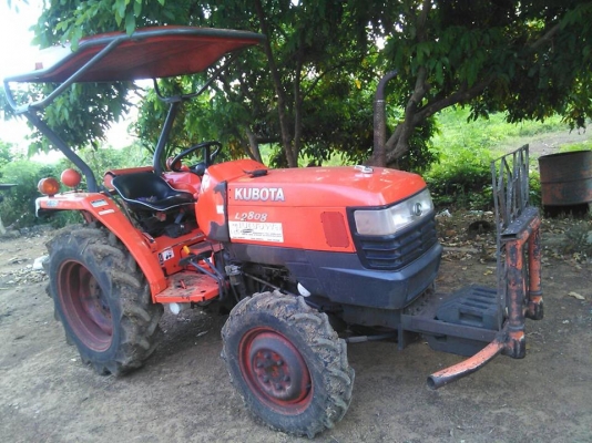 ***ขายแล้วครับขอบคุณ Truck2hand ขายรถไถ2เพลาส้มๆ KUBOTA L2808DT 4WD เครื่องเดิมเกียร์เดิม เครื่องKUBOTA D140 28HP 3สูบ แห้งๆแน่นๆเสียงนิ่มๆ ไม่หลวมไม่เยิ้ม เกียร์ดีไม่หลุดไม่หอน(8เดินหน้า4ถอยหลัง) ระบบไฮฯใช้งานปกติไม่รั่วไม่ซึม หางยกเร็ว ไม่ยุบ 4WD ใช้งาน ***ขายแล้วครับขอบคุณ Truck2hand ขายรถไถ2เพลาส้มๆ KUBOTA L2808DT 4WD เครื่องเดิมเกียร์เดิม เครื่องKUBOTA D140 28HP 3สูบ แห้งๆแน่นๆเสียงนิ่มๆ ไม่หลวมไม่เยิ้ม เกียร์ดีไม่หลุดไม่หอน(8เดินหน้า4ถอยหลัง) ระบบไฮฯใช้งานปกติไม่รั่วไม่ซึม หางยกเร็ว ไม่ยุบ 4WD ใช้งาน