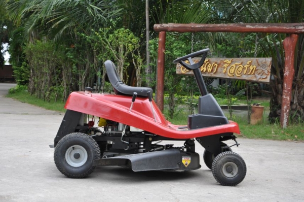 ขายรถตัดหญ้า นั่งขับ ของใหม่(ไต้หวัน)เปิดตู้ญี่ปุ่นติดมา1ตัว คุณภาพมาตราฐานส่งออก 45,000เท่านั้น!!