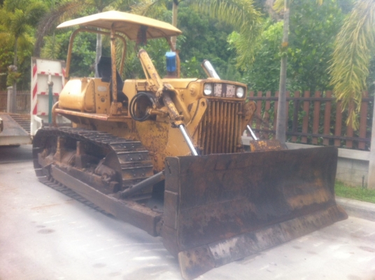 ขายด่วนรถแทร็กเตอร์ตีนตะขาบKOMATSU-D53-16รถสวยเดิม