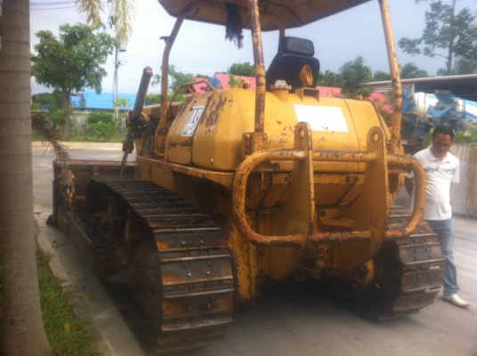 ขายด่วนรถแทร็กเตอร์ตีนตะขาบKOMATSU-D53-16รถสวยเดิม