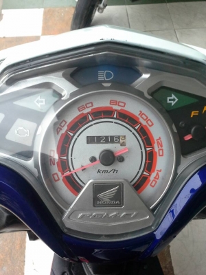 Honda Click i ลาย Street ปี 2554 สีขาวแดง รถขับดีมาก อย่างสวย พร้อมใช้ Honda Click i ลาย Street ปี 2554 สีขาวแดง รถขับดีมาก อย่างสวย พร้อมใช้