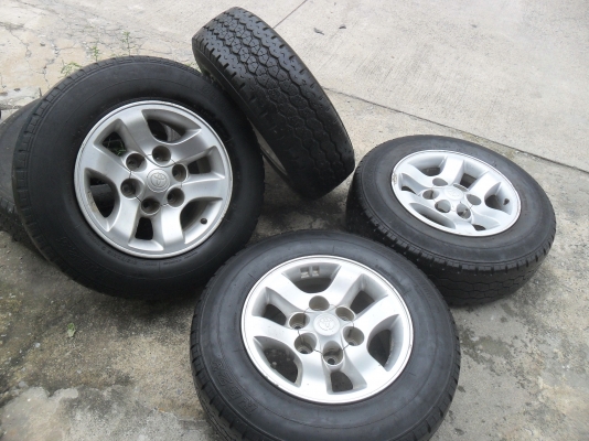 ล้อแม็ก 15นิ้ว 6รู โตโยต้า พร้อมยาง สวยๆ 4 ล้อ ราคา 6500 บาท