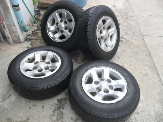 ล้อแม็ก 15นิ้ว 6รู โตโยต้า พร้อมยาง สวยๆ 4 ล้อ ราคา 6500 บาท